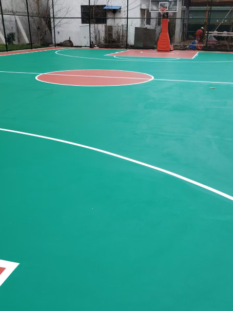 景谷 球场长期使用易出现地面开裂